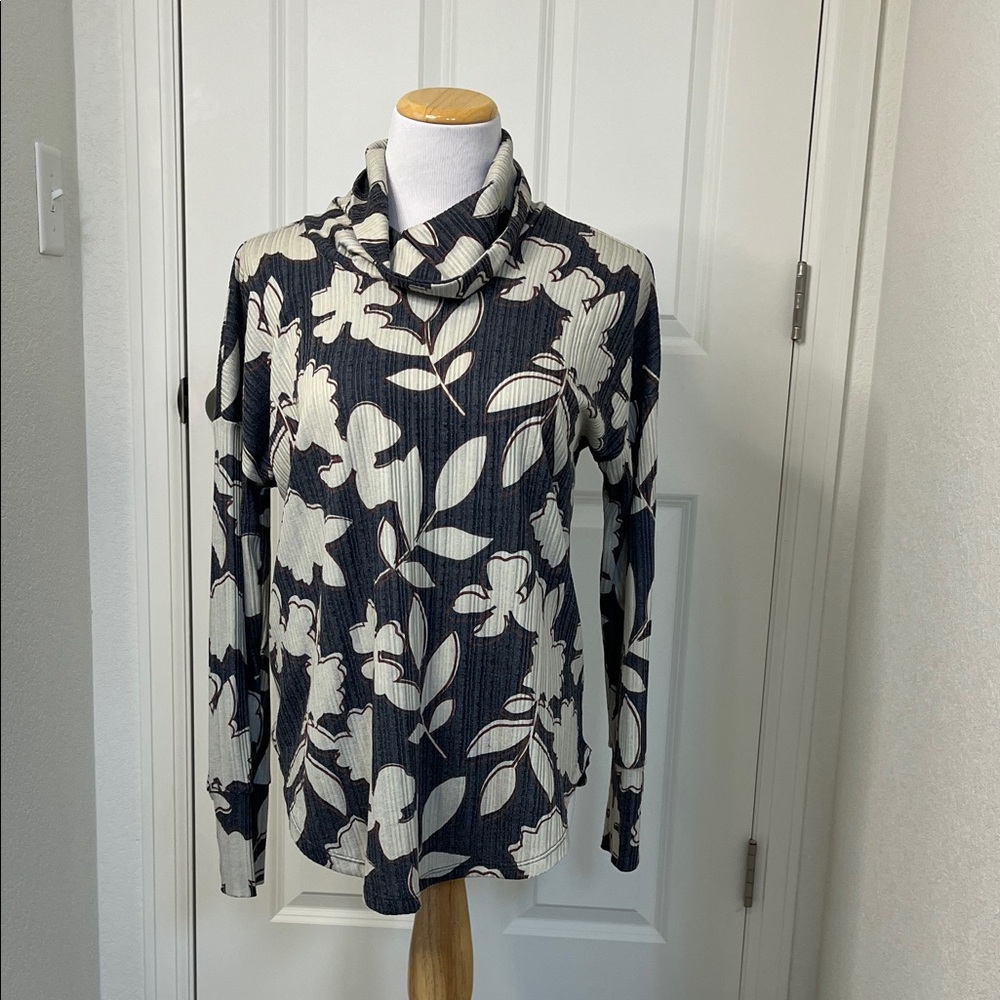 LuLaRoe Aubrey Black Cream Floral Cowl Neck Tunic Top Medium 8-10